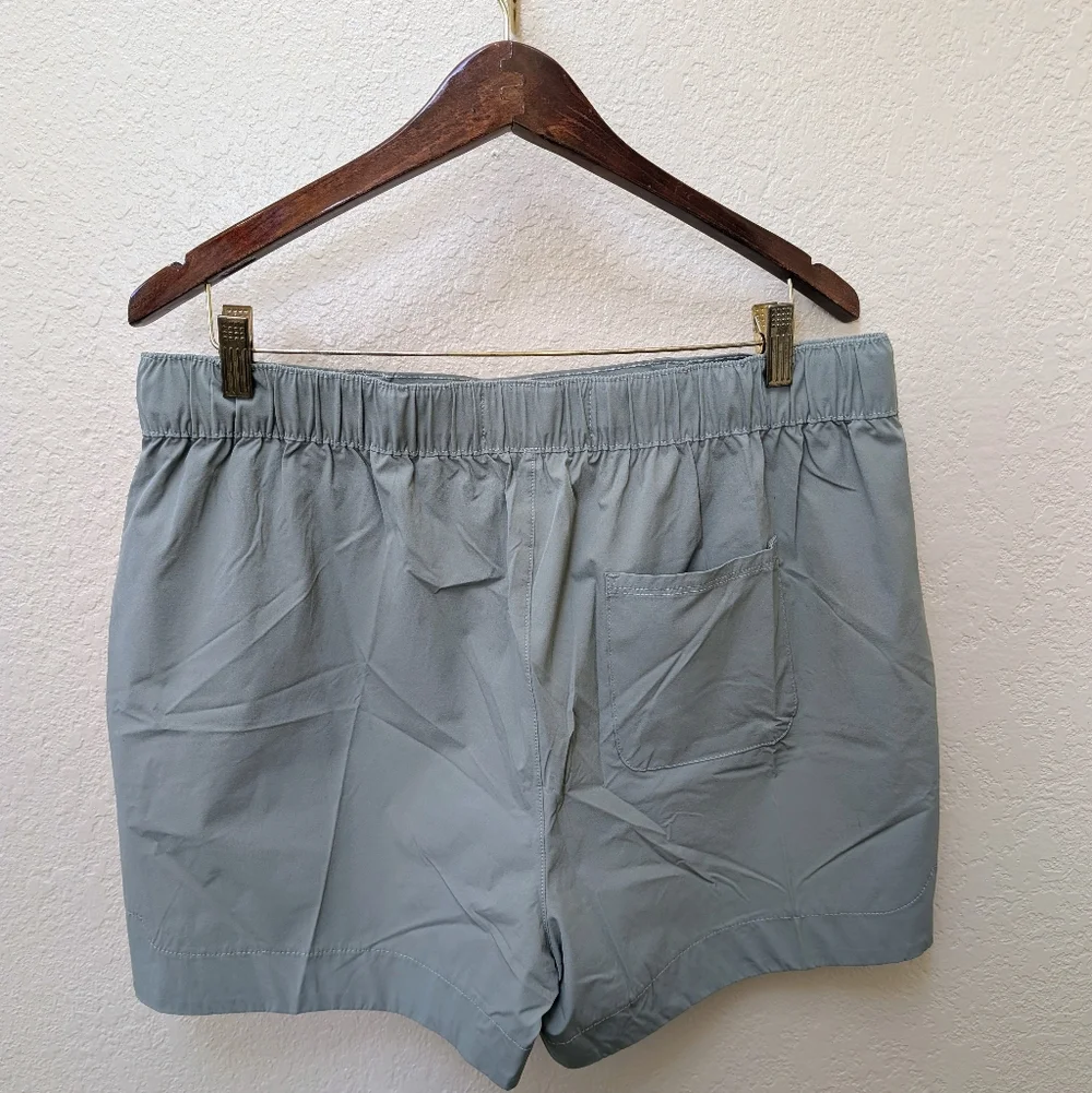 Green Breathable Woman's hiking Shorts By The American Outdoorsman. Size XL